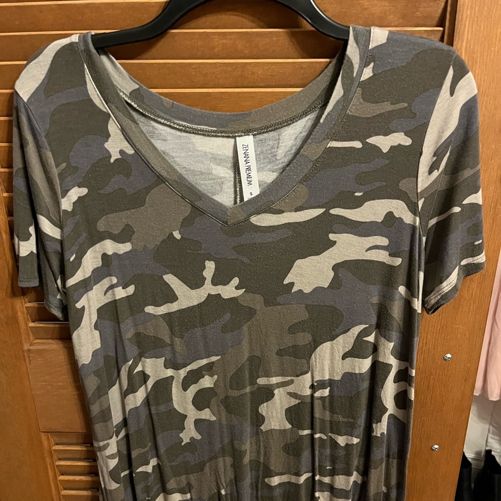 Camo v-neck Tee Shirt